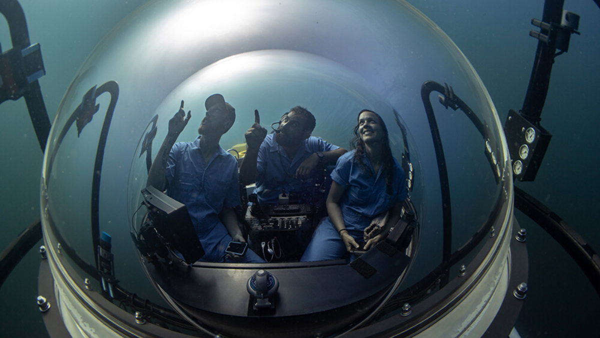 Guests obtaining their submersible pilot license in Curaçao
