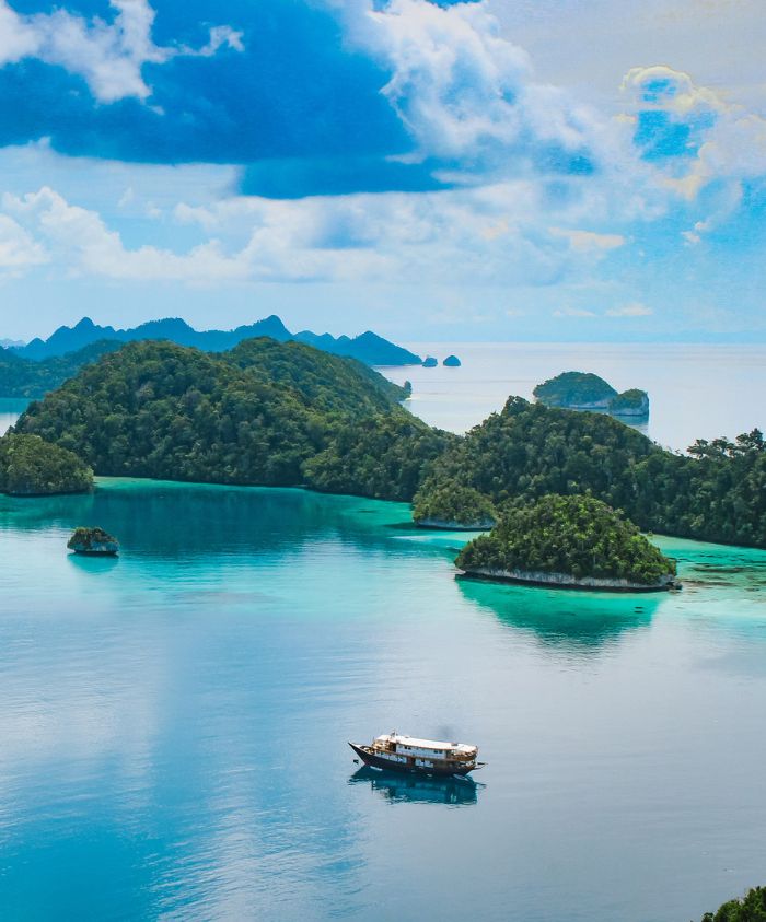 private yacht in indonesia