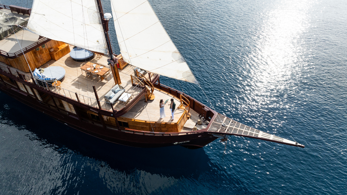 SEQUIOA wooden schooner with standard cabin size yacht charter in Indonesia