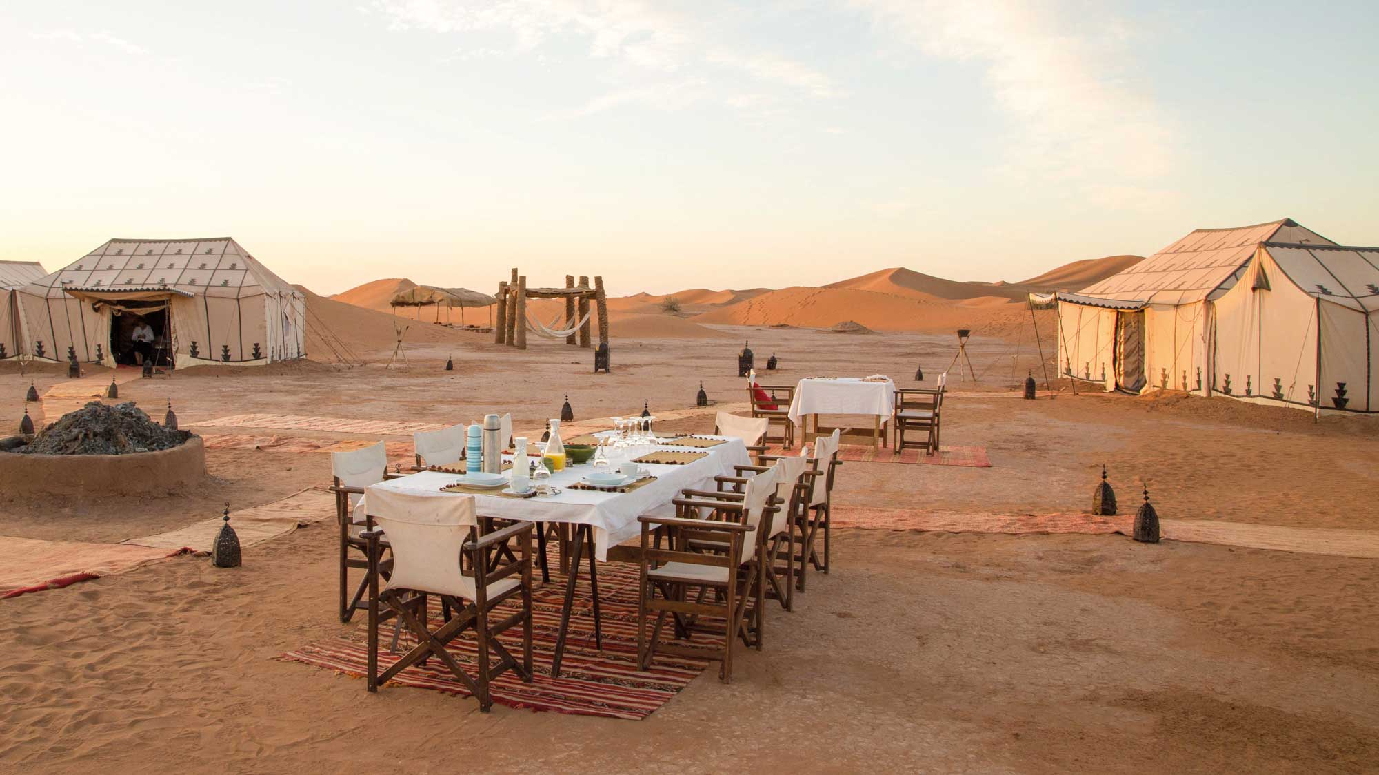 Table in Moroccan desert in a luxury mobile camp